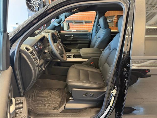 Photo of 2025 Diamond Black Crystal Pearlcoat RAM 1500
