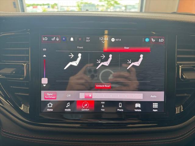Photo of 2025 DB Black Crystal Clearcoat Dodge Durango