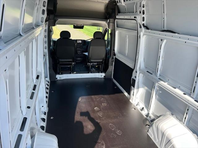 Photo of 2025 Bright White Clearcoat RAM ProMaster 3500