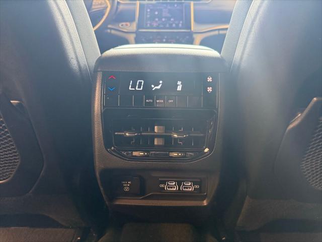 Photo of 2024 Bright White Clearcoat Jeep Grand Cherokee L