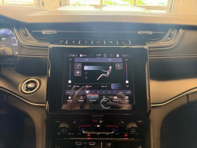 Photo of 2024 Bright White Clearcoat Jeep Grand Cherokee L