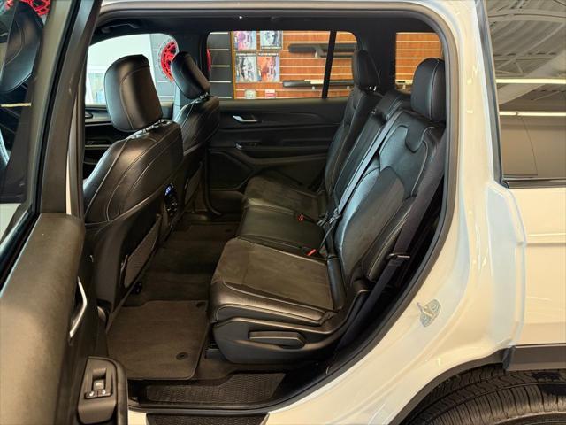 Photo of 2024 Bright White Clearcoat Jeep Grand Cherokee L