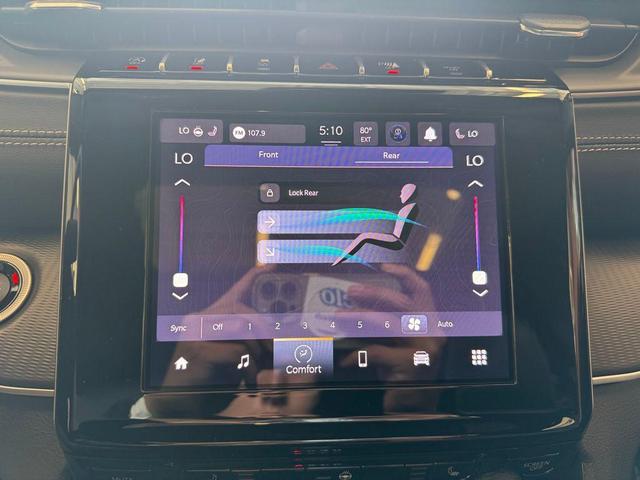 Photo of 2025 Diamond Black Crystal Pearlcoat Jeep Grand Cherokee L