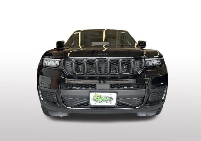 Photo of 2025 Diamond Black Crystal Pearlcoat Jeep Grand Cherokee L