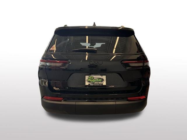 Photo of 2025 Diamond Black Crystal Pearlcoat Jeep Grand Cherokee L