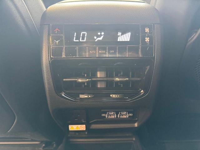 Photo of 2025 Diamond Black Crystal Pearlcoat Jeep Grand Cherokee L
