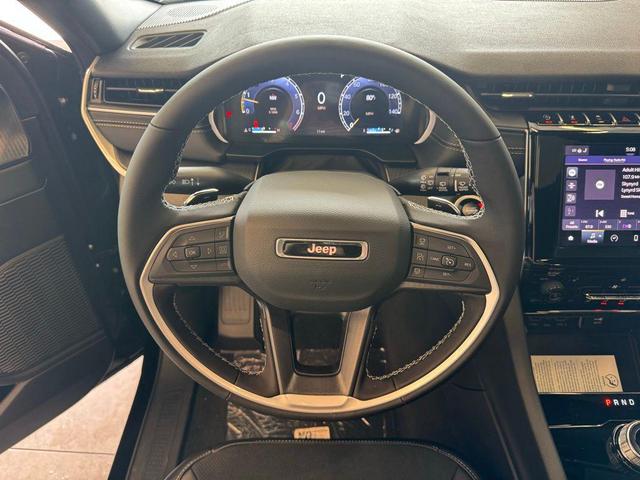 Photo of 2025 Diamond Black Crystal Pearlcoat Jeep Grand Cherokee L