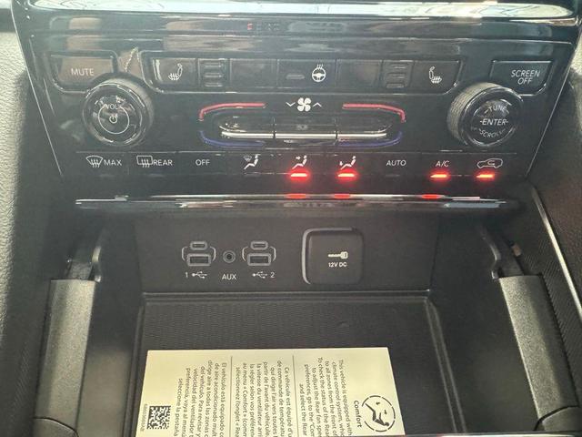 Photo of 2025 Diamond Black Crystal Pearlcoat Jeep Grand Cherokee L