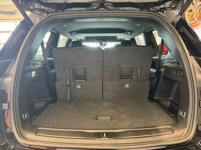Photo of 2025 Diamond Black Crystal Pearlcoat Jeep Grand Cherokee L