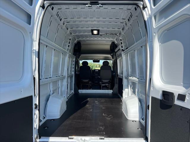Photo of 2025 Bright White Clearcoat RAM ProMaster 3500