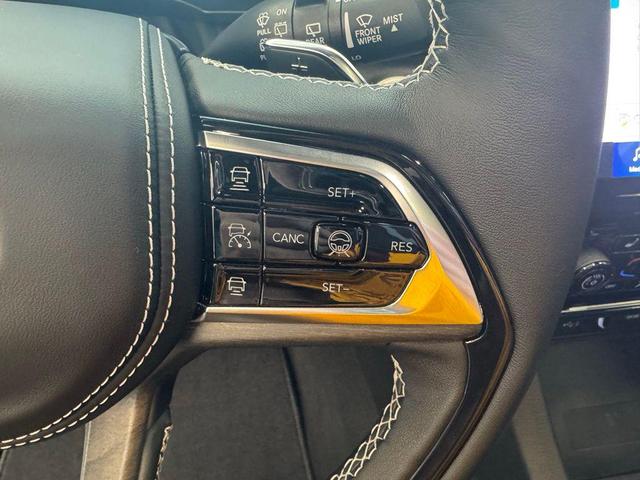 Photo of 2025 Diamond Black Crystal Pearlcoat Jeep Grand Cherokee