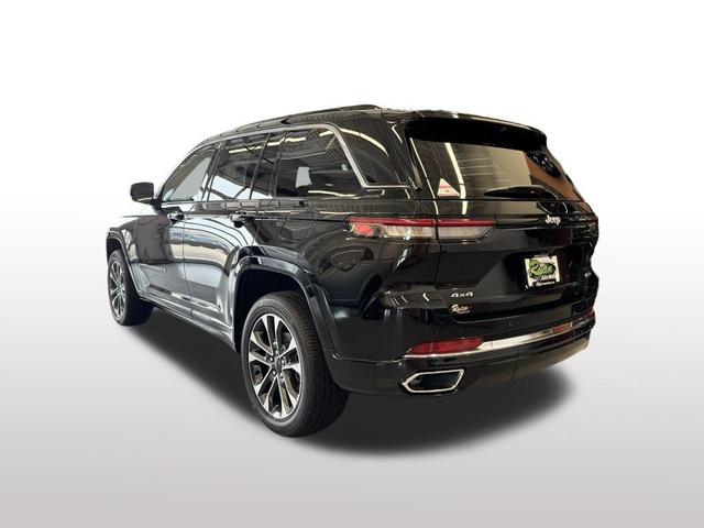 Photo of 2025 Diamond Black Crystal Pearlcoat Jeep Grand Cherokee