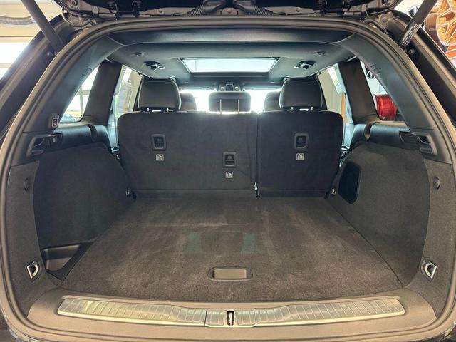 Photo of 2025 Diamond Black Crystal Pearlcoat Jeep Grand Cherokee
