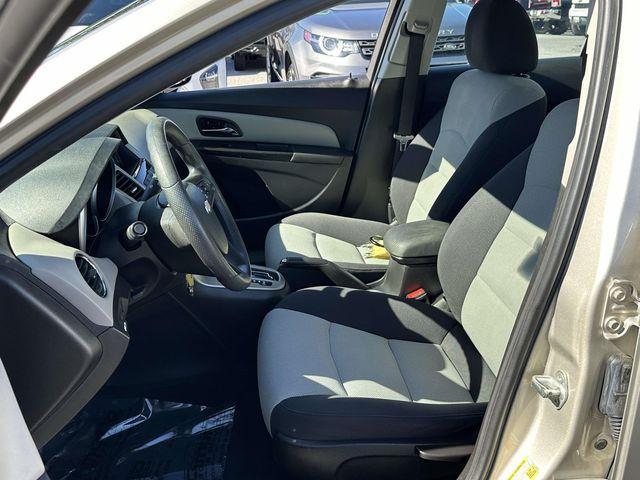 Photo of 2014 Champagne Silver Chevrolet Cruze