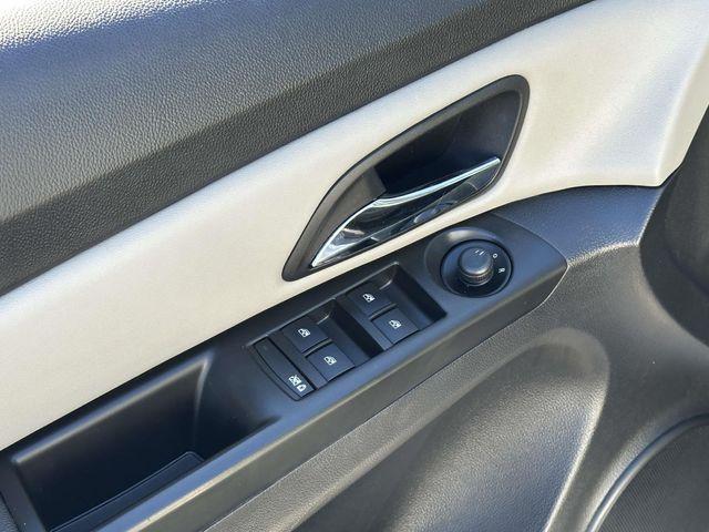 Photo of 2014 Champagne Silver Chevrolet Cruze