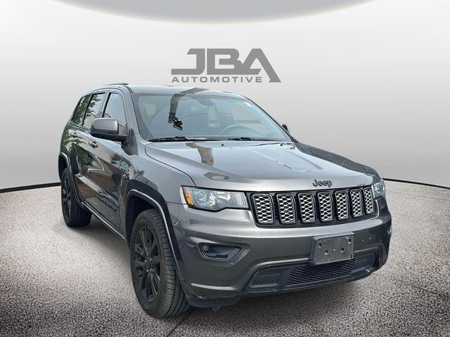 Photo of 2018 Granite Crystal Clearcoat Metallic Jeep Grand Cherokee
