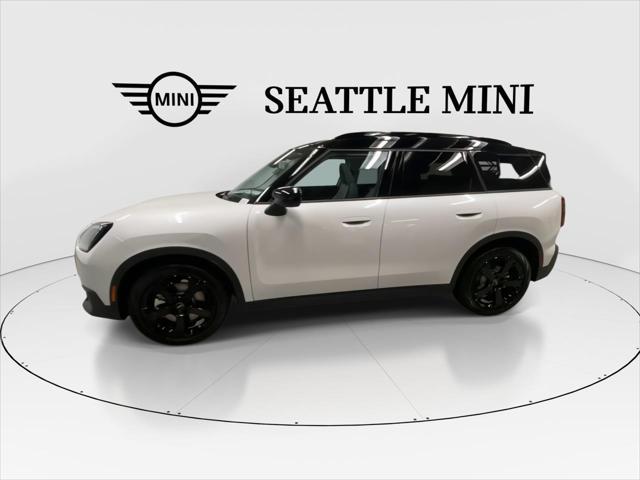 Photo of 2025 Nanuq White Metallic MINI Countryman