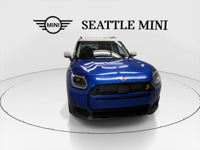 Photo of 2025 Blazing Blue Metallic MINI Countryman