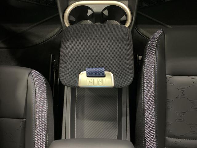 Photo of 2025 Blazing Blue Metallic MINI Countryman
