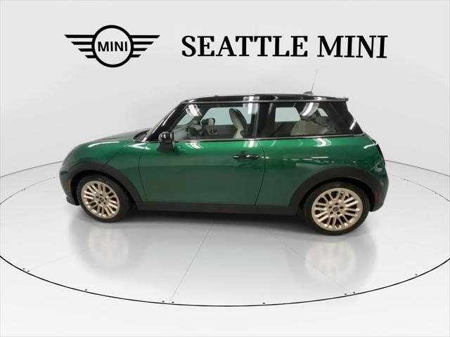 Photo of 2025 British Racing Green IV Metallic MINI Hardtop