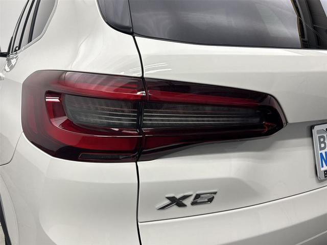 Photo of 2023 Alpine White BMW X5