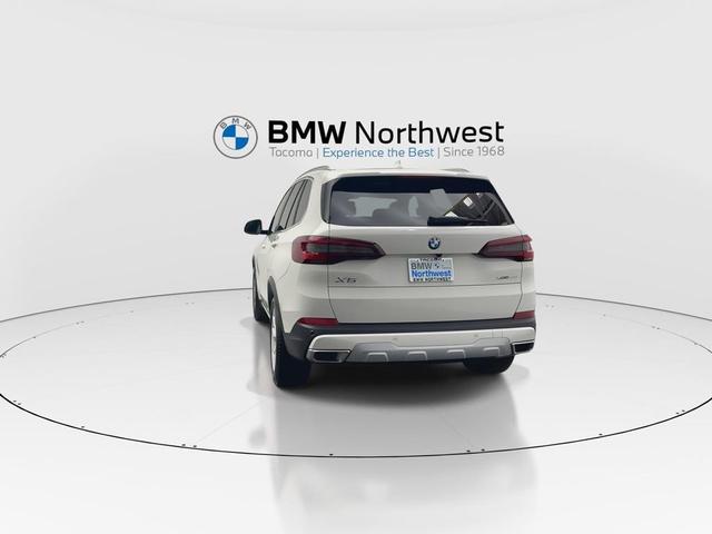 Photo of 2023 Alpine White BMW X5