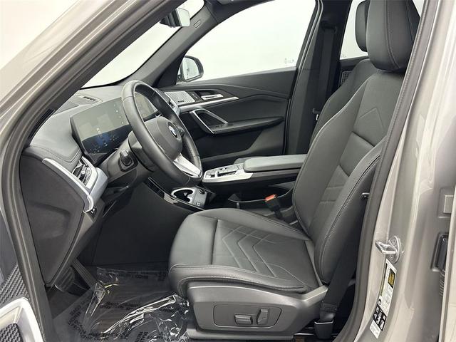 Photo of 2024 SPACE_SILVER BMW X1