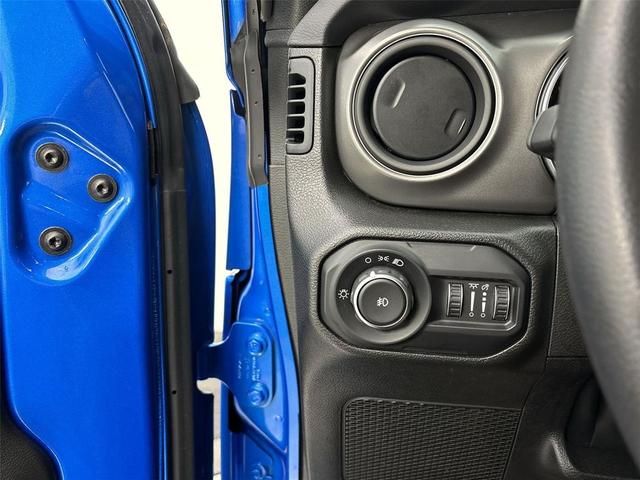 Photo of 2022 Hydro Blue Pearlcoat Jeep Wrangler