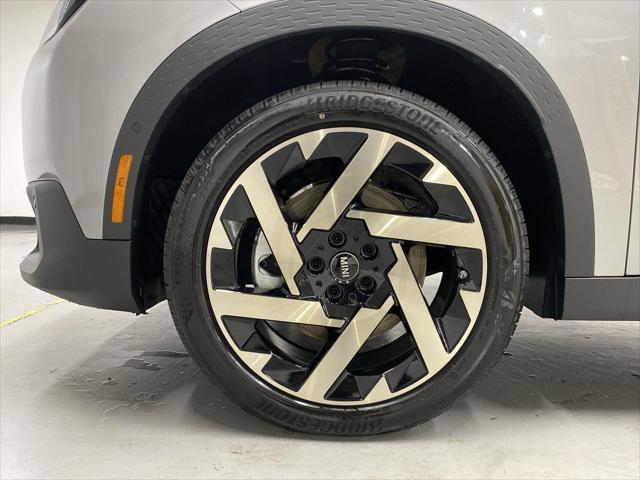 Photo of 2025 Melting Silver III Metallic MINI Countryman