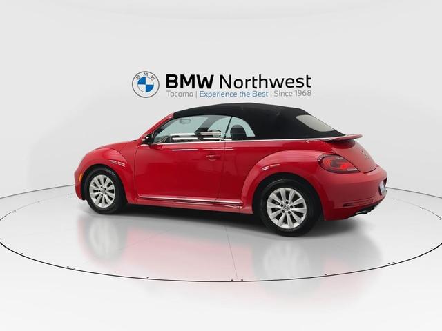 Photo of 2018 Tornado Red/Black Roof Volkswagen Beetle