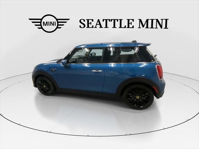 Photo of 2024 Island Blue Metallic MINI Hardtop