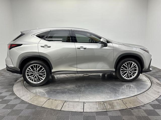 Photo of 2022 Atomic Silver Lexus NX 350