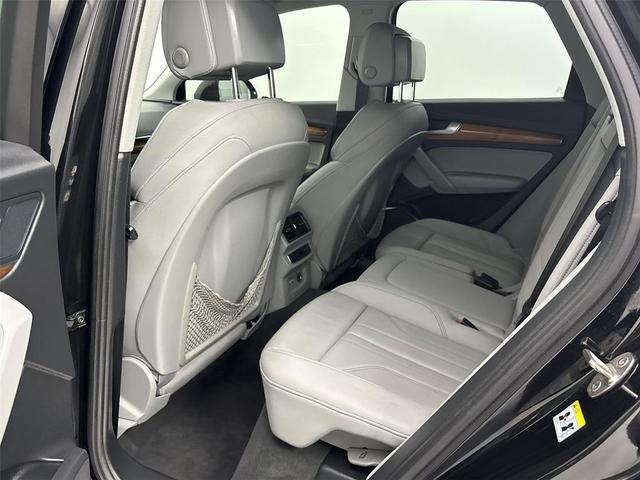 Photo of 2022 Mythos Black Metallic Audi Q5