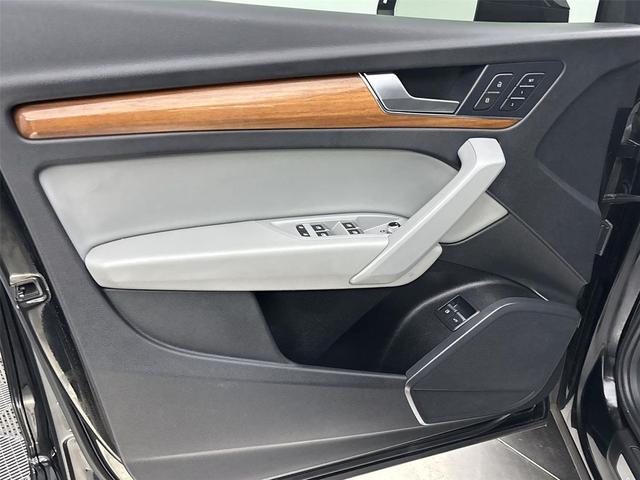 Photo of 2022 Mythos Black Metallic Audi Q5