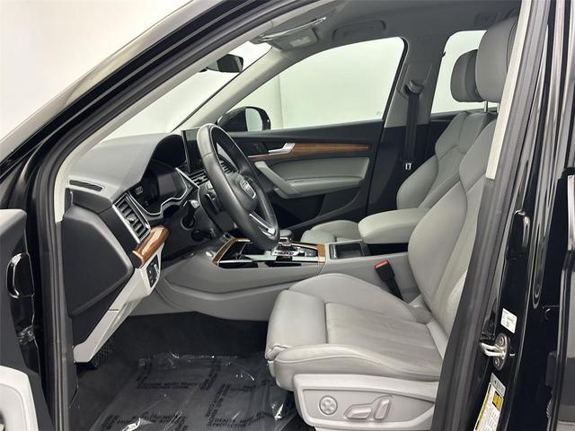Photo of 2022 Mythos Black Metallic Audi Q5