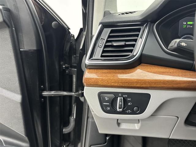 Photo of 2022 Mythos Black Metallic Audi Q5