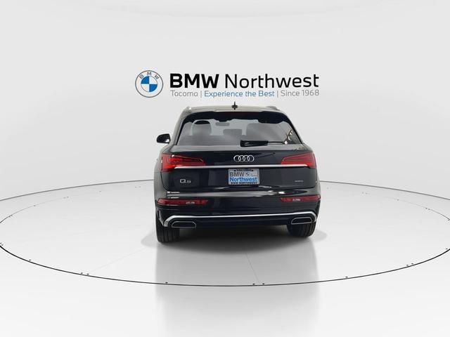 Photo of 2022 Mythos Black Metallic Audi Q5