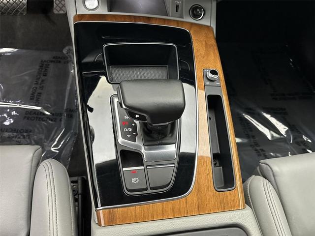 Photo of 2022 Mythos Black Metallic Audi Q5