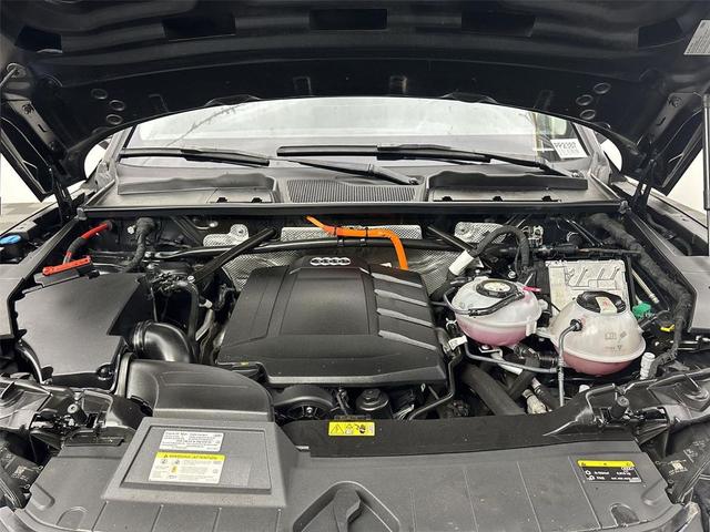 Photo of 2022 Mythos Black Metallic Audi Q5