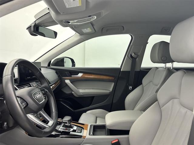 Photo of 2022 Mythos Black Metallic Audi Q5