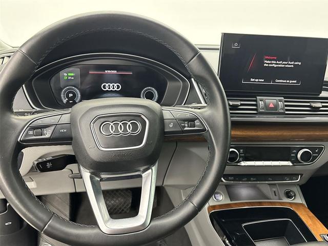 Photo of 2022 Mythos Black Metallic Audi Q5