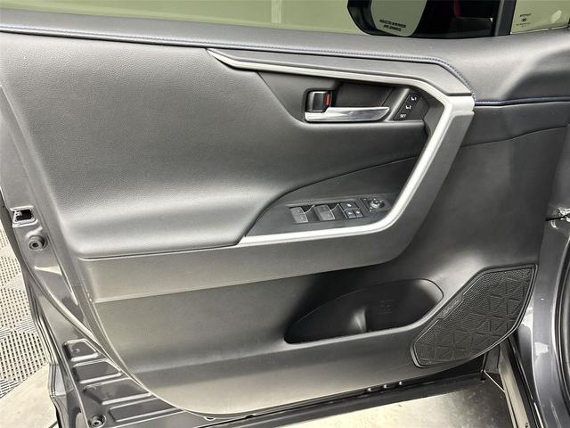 Photo of 2022 Magnetic Gray Metallic/Midnight Black Metallic Toyota RAV4 Hybrid