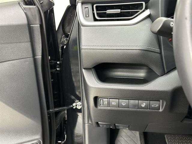 Photo of 2020 Midnight Black Metallic Toyota RAV4