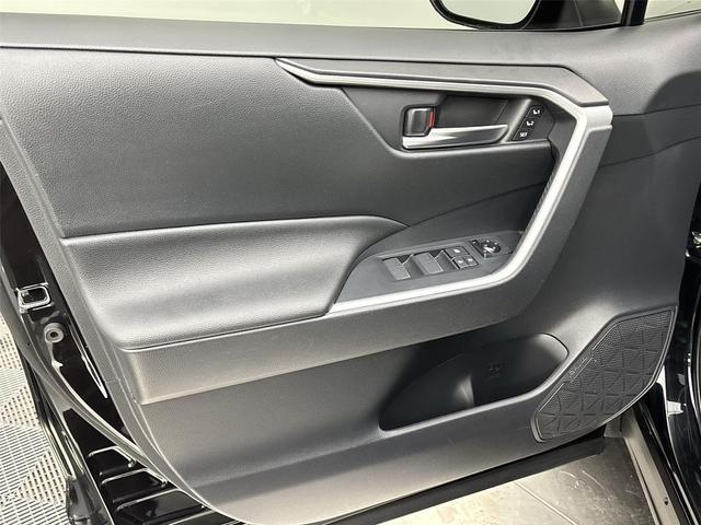 Photo of 2020 Midnight Black Metallic Toyota RAV4