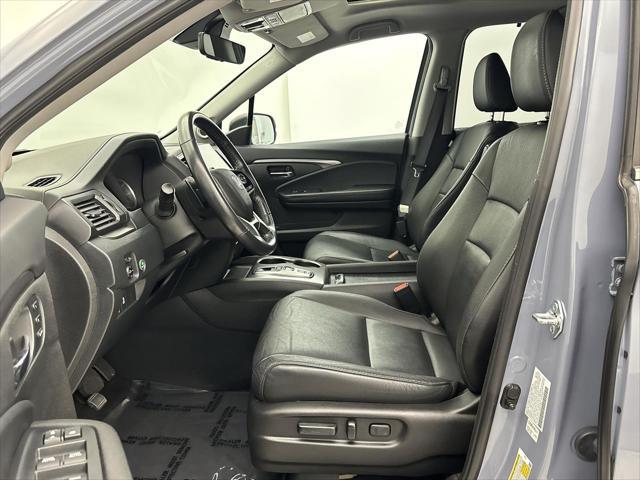 Photo of 2022 Sonic Gray Pearl Honda Pilot