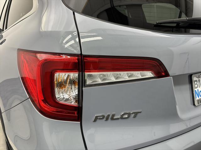 Photo of 2022 Sonic Gray Pearl Honda Pilot