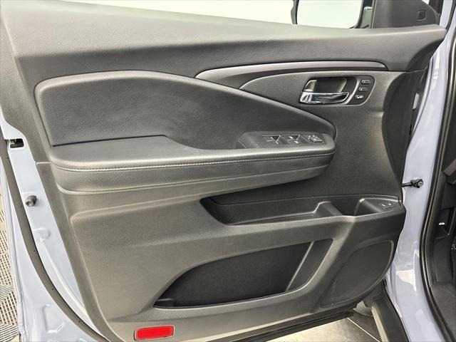 Photo of 2022 Sonic Gray Pearl Honda Pilot