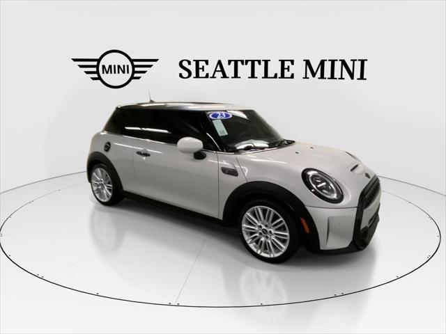 Photo of 2023 White Silver Metallic MINI Hardtop