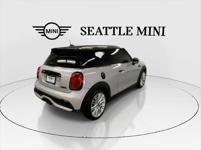 Photo of 2023 White Silver Metallic MINI Hardtop