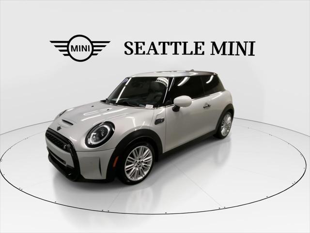 Photo of 2023 White Silver Metallic MINI Hardtop